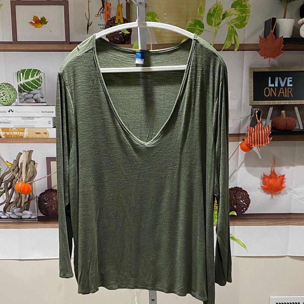 Old Navy Forest Green Long Sleeve Tee XXL. Ptp is 27.